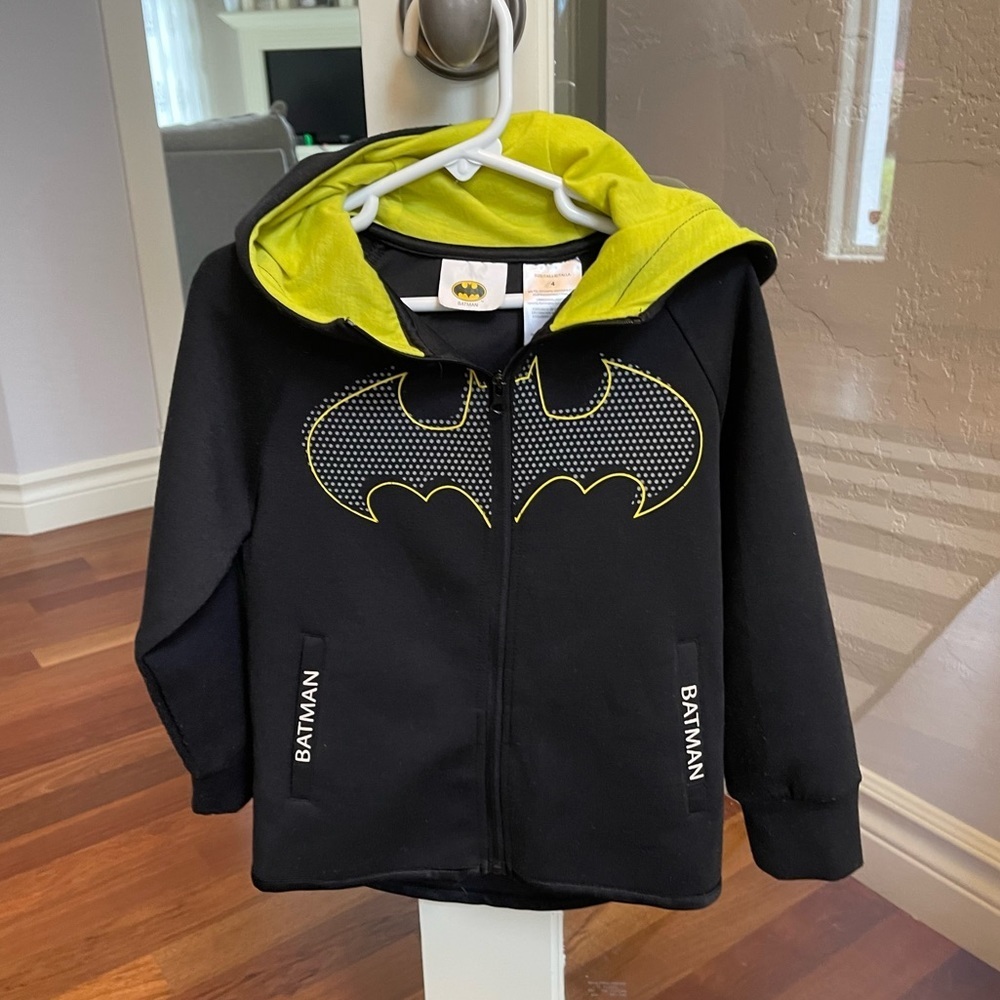 Batman Boy's Long Sleeve Hoodie with‎ Batman Logo Size: 4